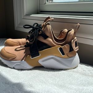 Womens sneakers(NIKE)